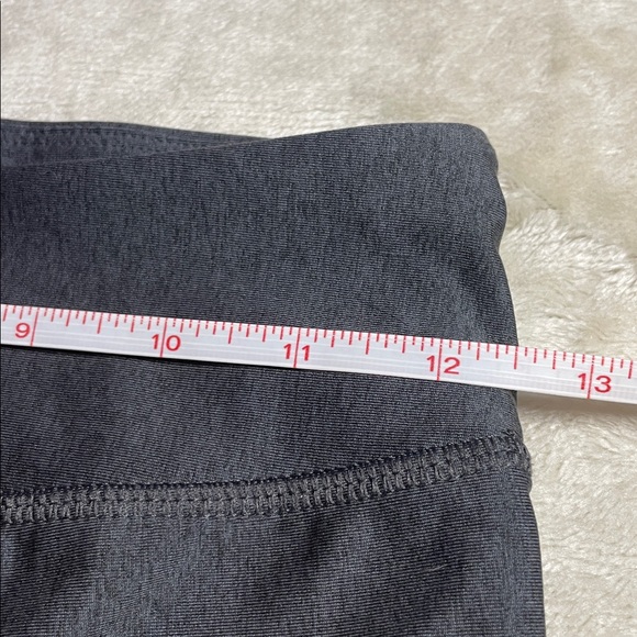 Under Armour Compression Heat Gear Knee Length Leggings - Dark Gray - Picture 7 of 9